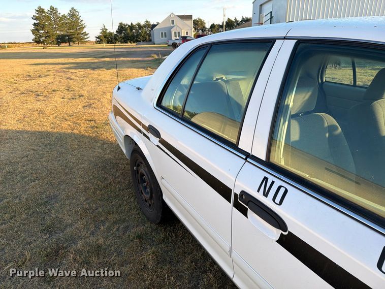 image for item EI7684 2005 Ford Crown Victoria Police Interceptor 