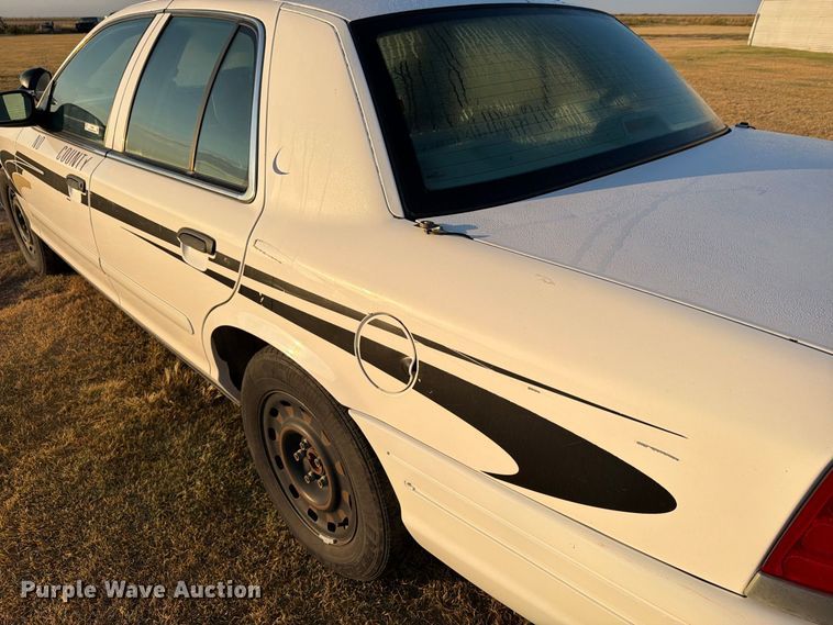 image for item EI7684 2005 Ford Crown Victoria Police Interceptor 