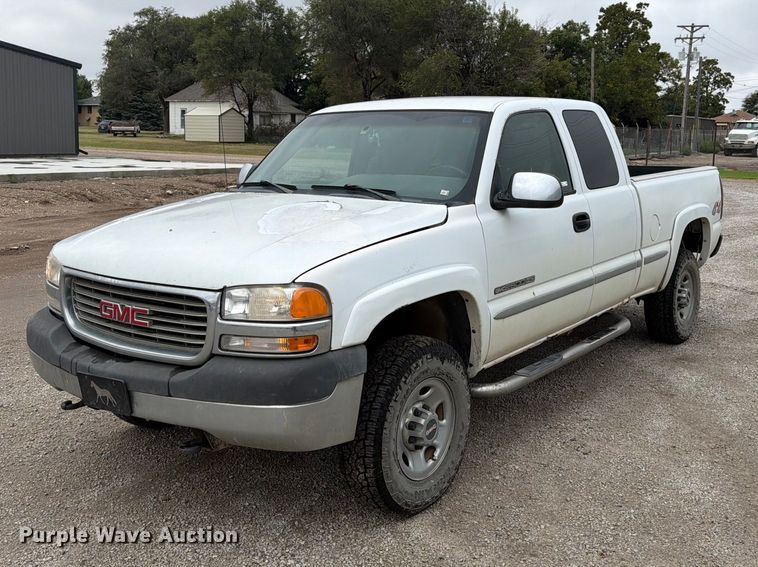 2002 GMC Sierra 2500HD Ext. Cab pickup truck