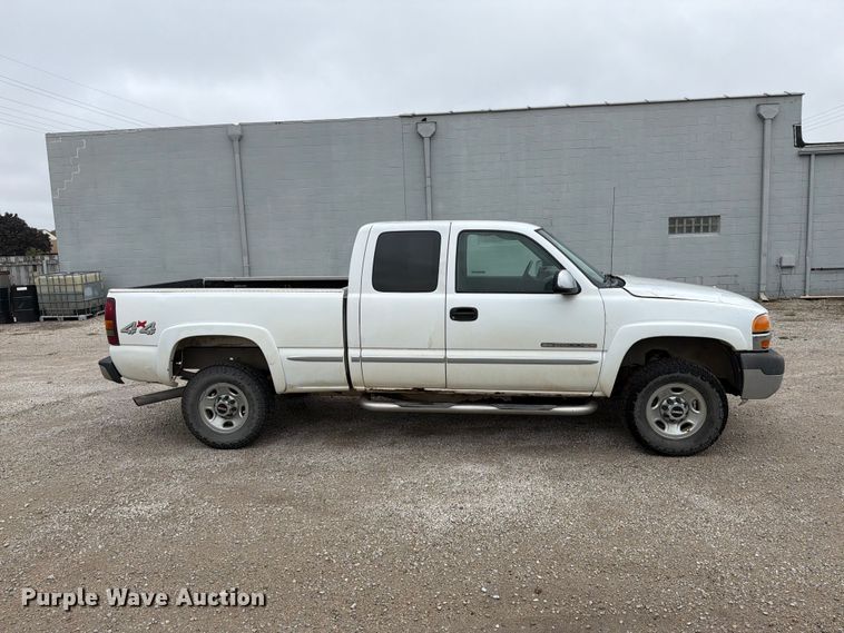 image for item EI7709 2002 GMC Sierra 2500HD Ext. Cab pickup truck