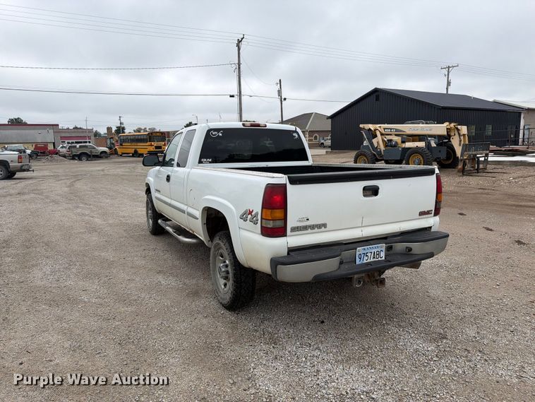 image for item EI7709 2002 GMC Sierra 2500HD Ext. Cab pickup truck