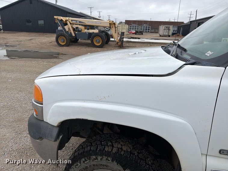 image for item EI7709 2002 GMC Sierra 2500HD Ext. Cab pickup truck