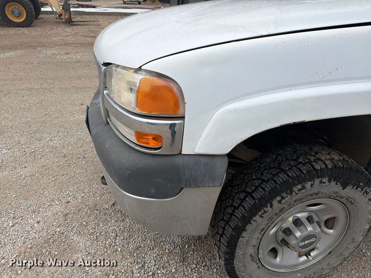 image for item EI7709 2002 GMC Sierra 2500HD Ext. Cab pickup truck