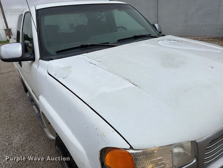 image for item EI7709 2002 GMC Sierra 2500HD Ext. Cab pickup truck