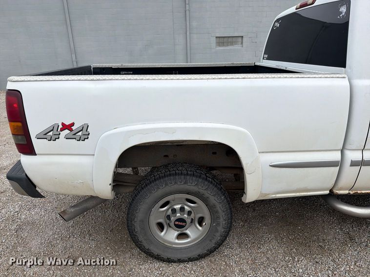 image for item EI7709 2002 GMC Sierra 2500HD Ext. Cab pickup truck