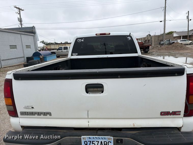 image for item EI7709 2002 GMC Sierra 2500HD Ext. Cab pickup truck