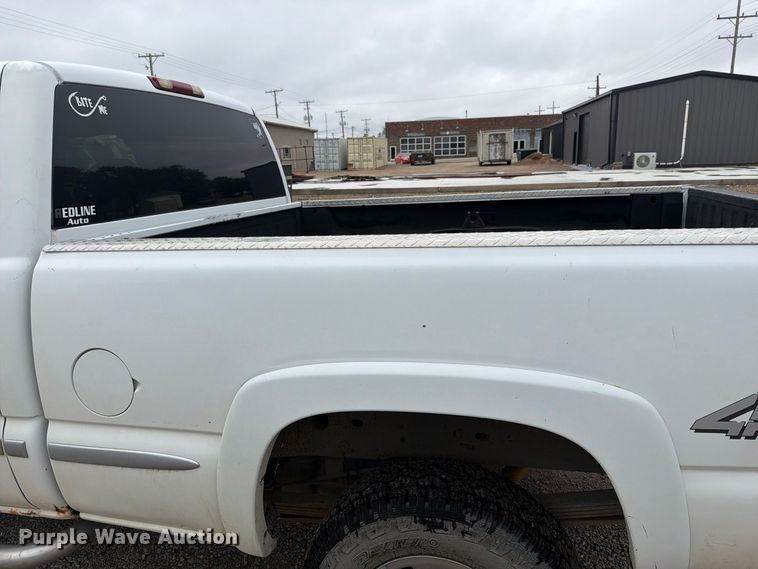 image for item EI7709 2002 GMC Sierra 2500HD Ext. Cab pickup truck