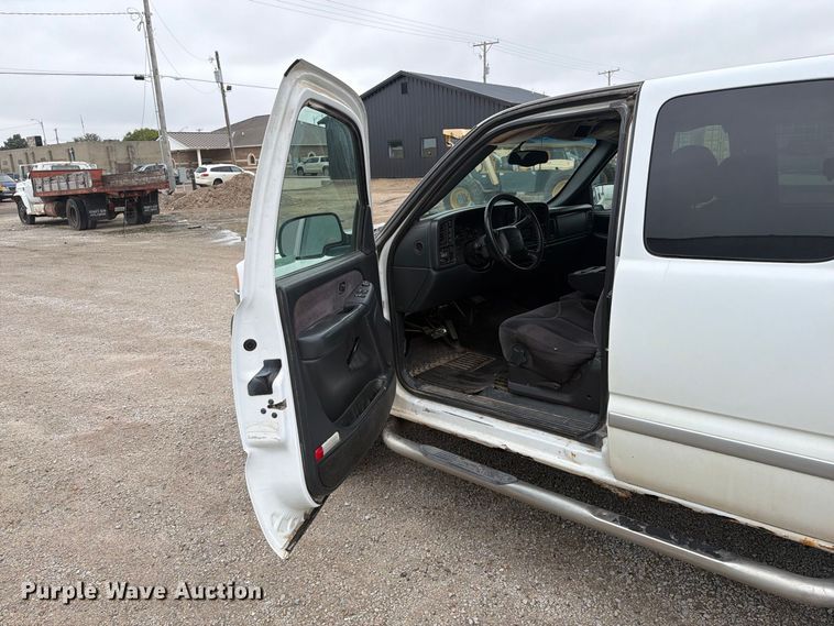 image for item EI7709 2002 GMC Sierra 2500HD Ext. Cab pickup truck