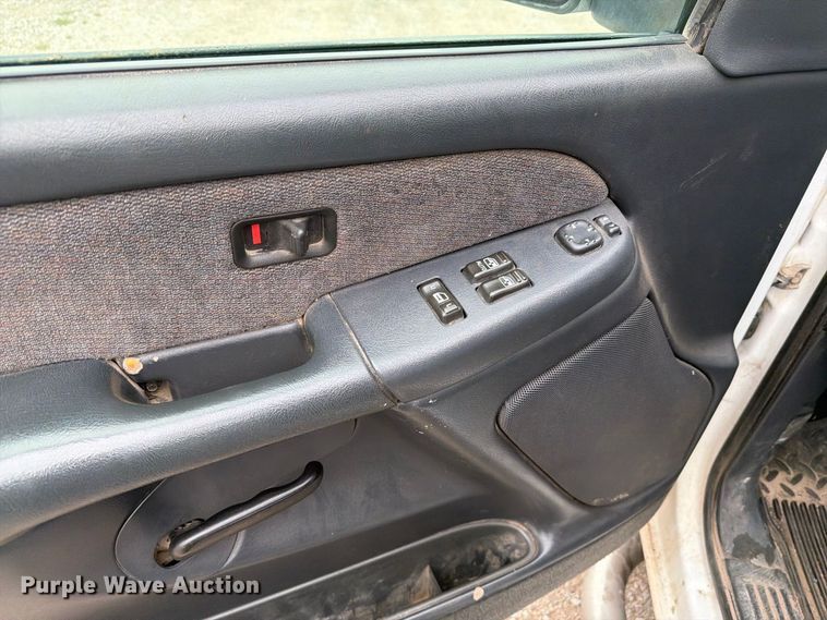image for item EI7709 2002 GMC Sierra 2500HD Ext. Cab pickup truck