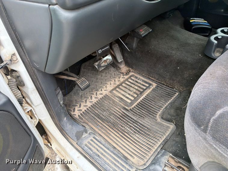 image for item EI7709 2002 GMC Sierra 2500HD Ext. Cab pickup truck
