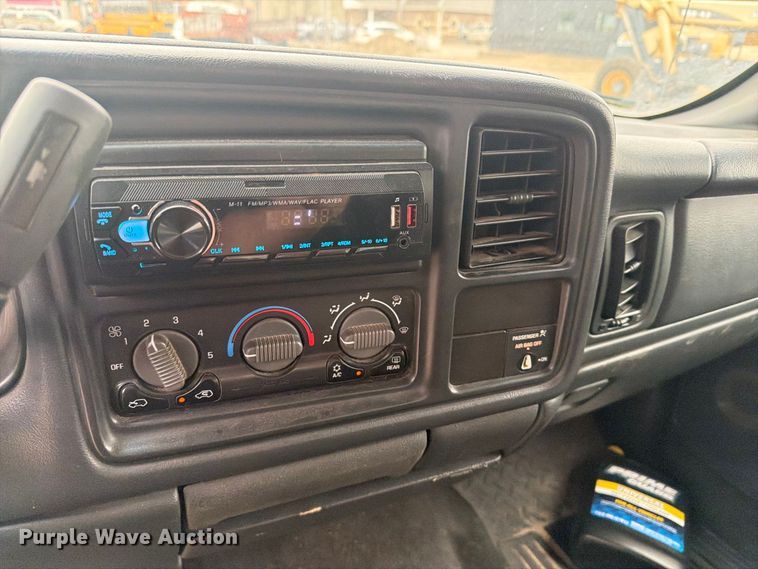 image for item EI7709 2002 GMC Sierra 2500HD Ext. Cab pickup truck