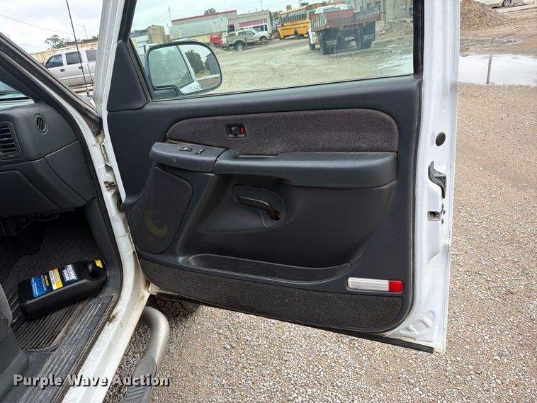 image for item EI7709 2002 GMC Sierra 2500HD Ext. Cab pickup truck