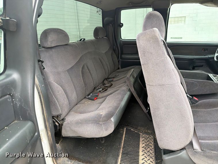 image for item EI7709 2002 GMC Sierra 2500HD Ext. Cab pickup truck