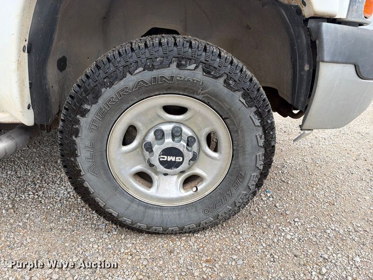 image for item EI7709 2002 GMC Sierra 2500HD Ext. Cab pickup truck