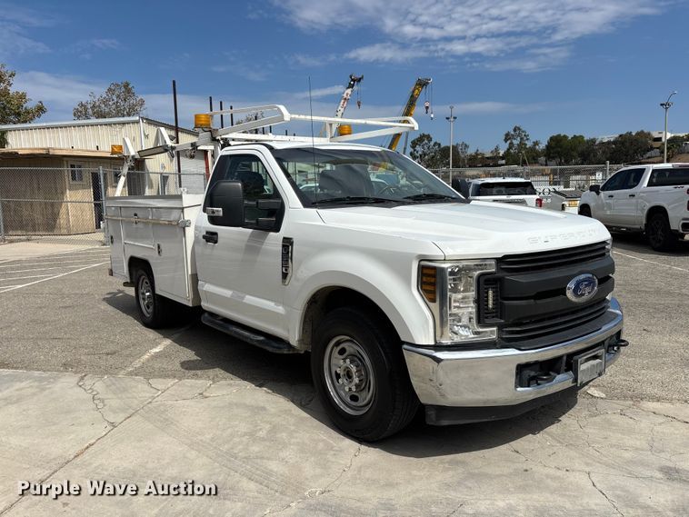 image for item EL2546 2019 Ford F250 Super Duty utility bed pickup truck