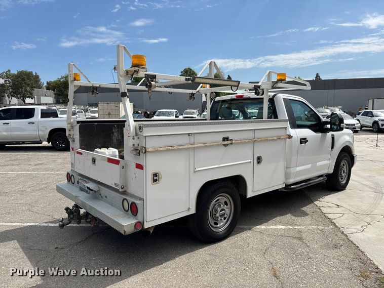 image for item EL2546 2019 Ford F250 Super Duty utility bed pickup truck