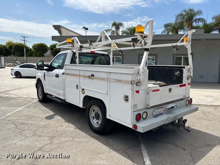 image for item EL2546 2019 Ford F250 Super Duty utility bed pickup truck