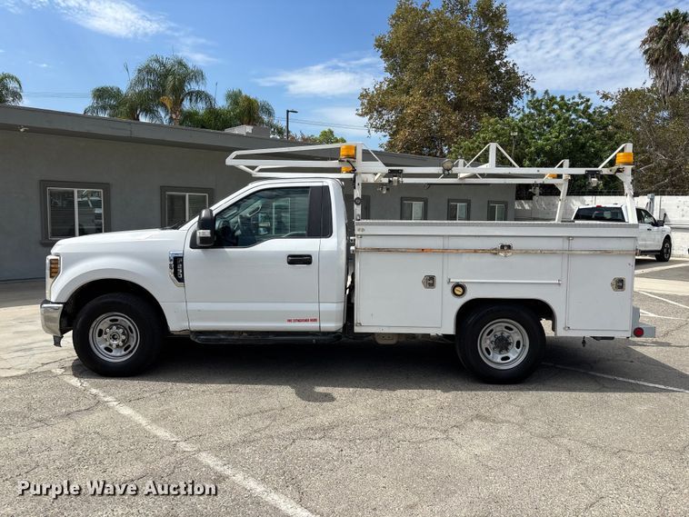 image for item EL2546 2019 Ford F250 Super Duty utility bed pickup truck