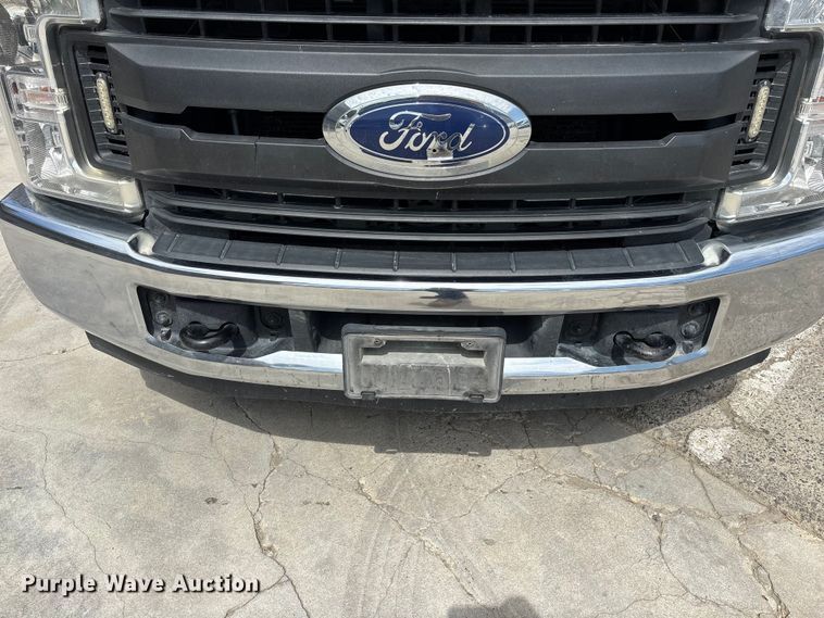 image for item EL2546 2019 Ford F250 Super Duty utility bed pickup truck