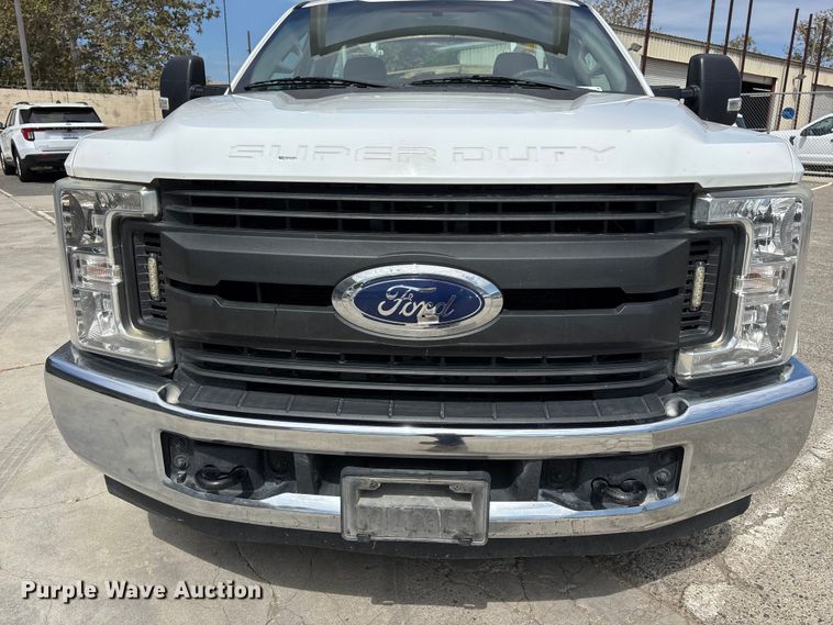 image for item EL2546 2019 Ford F250 Super Duty utility bed pickup truck