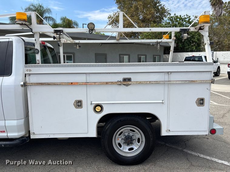 image for item EL2546 2019 Ford F250 Super Duty utility bed pickup truck