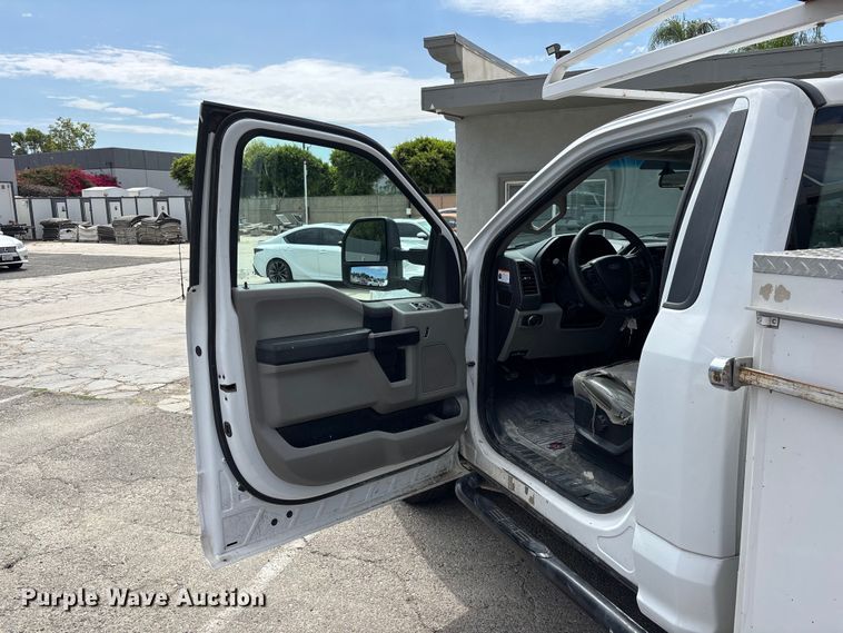image for item EL2546 2019 Ford F250 Super Duty utility bed pickup truck
