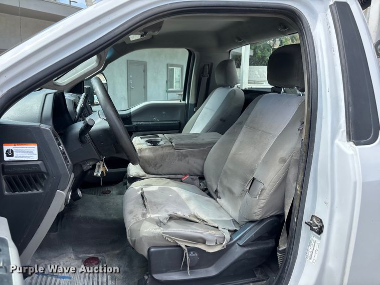 image for item EL2546 2019 Ford F250 Super Duty utility bed pickup truck