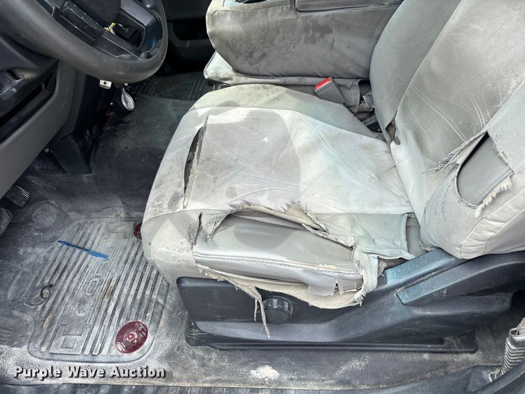 image for item EL2546 2019 Ford F250 Super Duty utility bed pickup truck