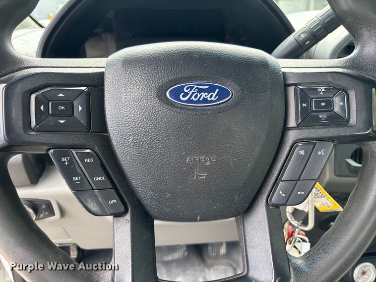 image for item EL2546 2019 Ford F250 Super Duty utility bed pickup truck