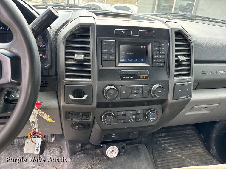 image for item EL2546 2019 Ford F250 Super Duty utility bed pickup truck