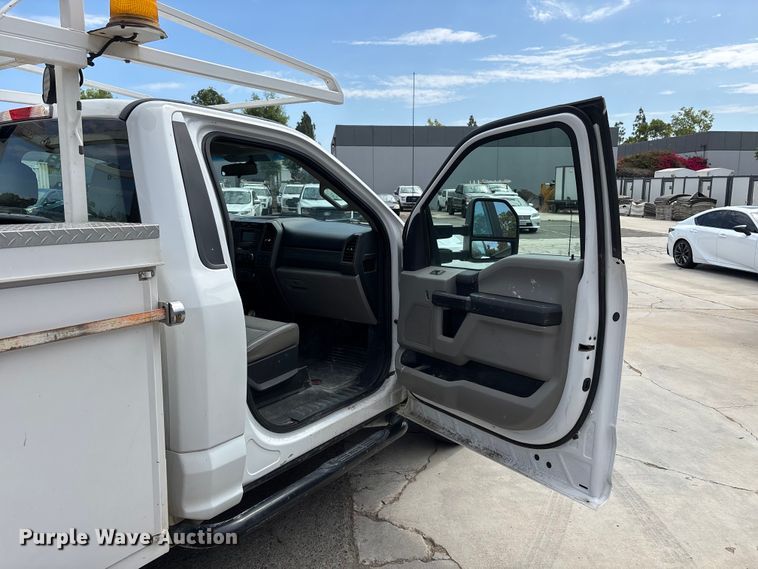 image for item EL2546 2019 Ford F250 Super Duty utility bed pickup truck
