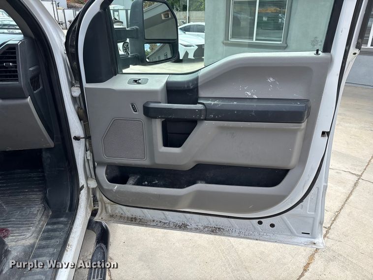 image for item EL2546 2019 Ford F250 Super Duty utility bed pickup truck