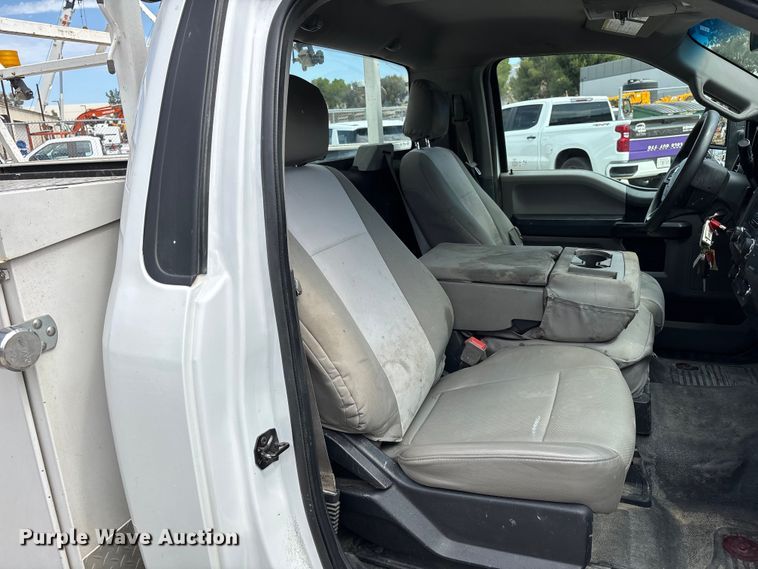 image for item EL2546 2019 Ford F250 Super Duty utility bed pickup truck