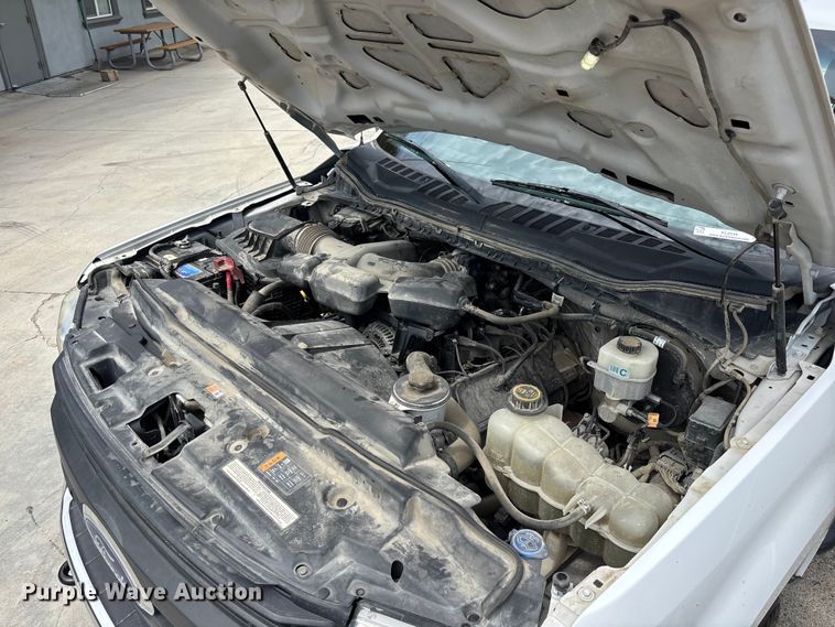 image for item EL2546 2019 Ford F250 Super Duty utility bed pickup truck