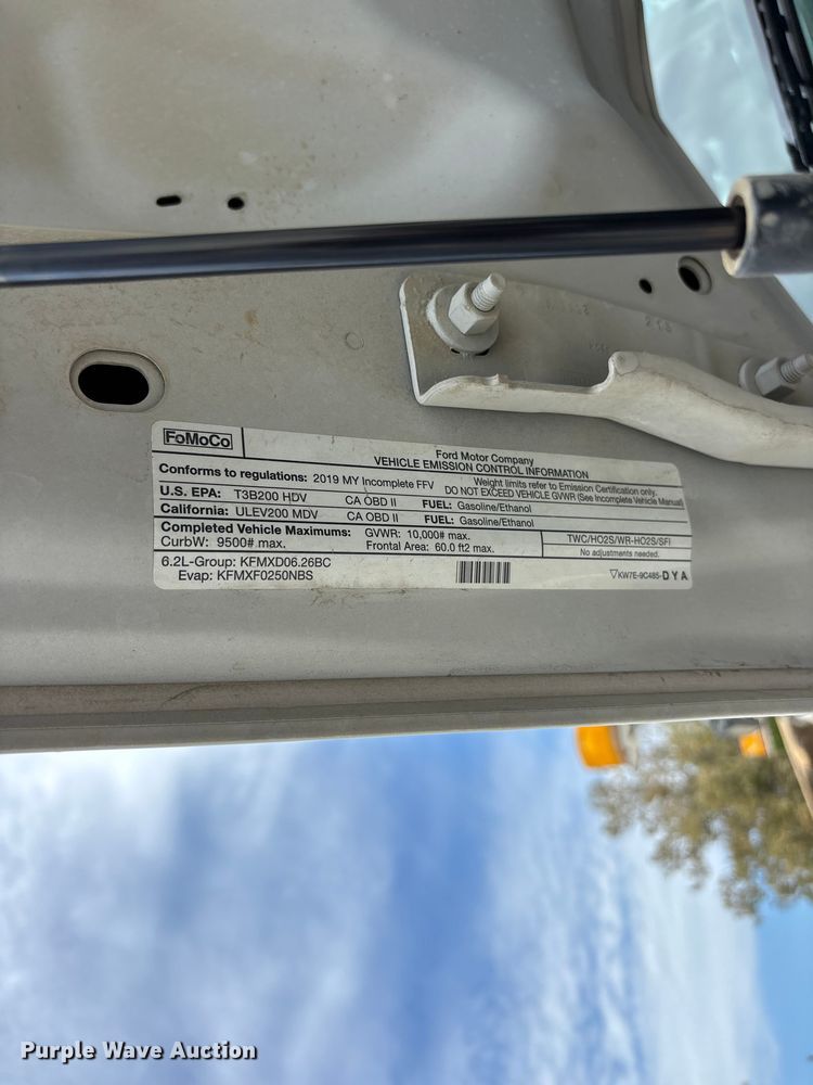 image for item EL2546 2019 Ford F250 Super Duty utility bed pickup truck