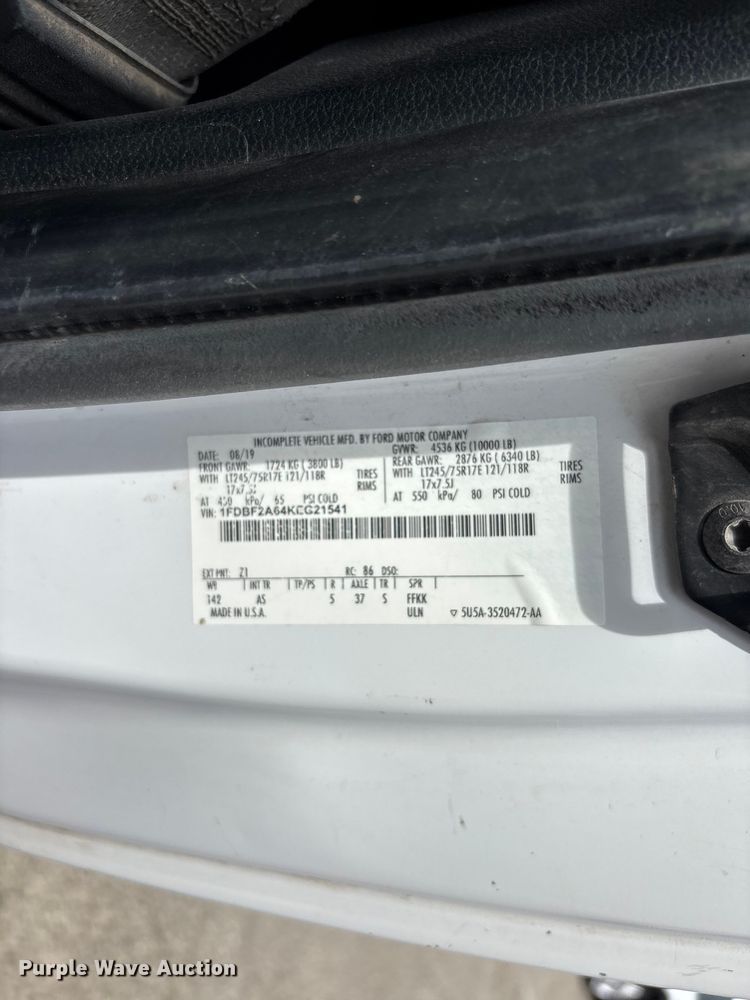 image for item EL2546 2019 Ford F250 Super Duty utility bed pickup truck