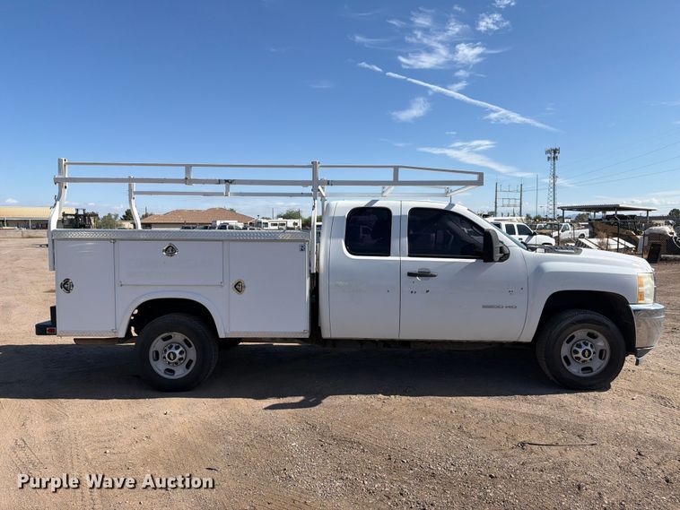 image for item EL2560 2013 Chevrolet Silverado 2500HD Ext. Cab utility bed pickup truck