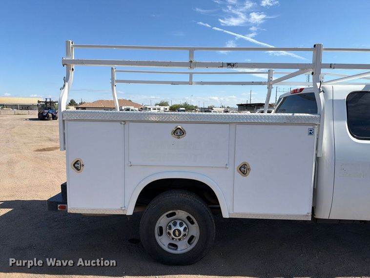 image for item EL2560 2013 Chevrolet Silverado 2500HD Ext. Cab utility bed pickup truck