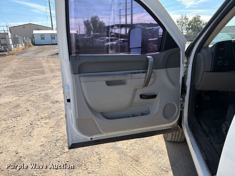 image for item EL2560 2013 Chevrolet Silverado 2500HD Ext. Cab utility bed pickup truck