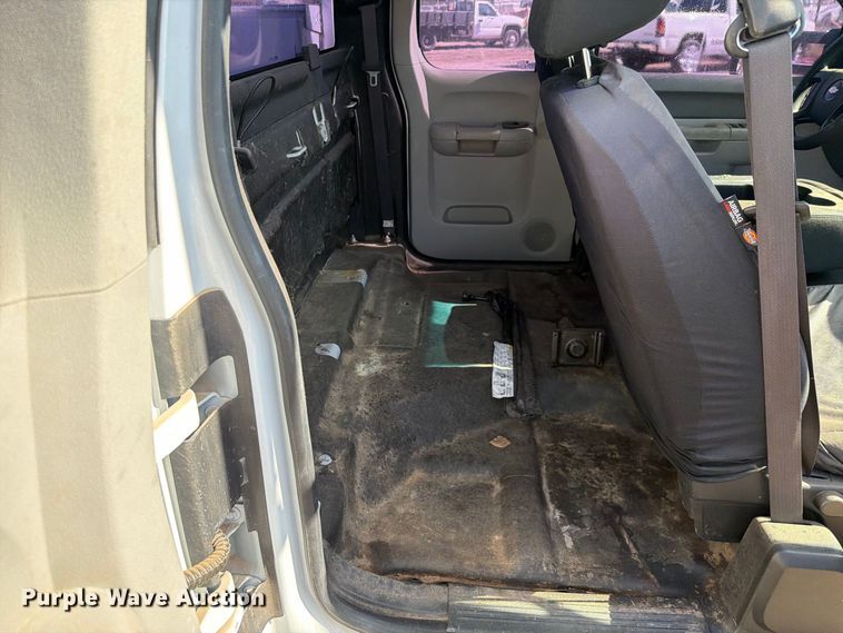 image for item EL2560 2013 Chevrolet Silverado 2500HD Ext. Cab utility bed pickup truck