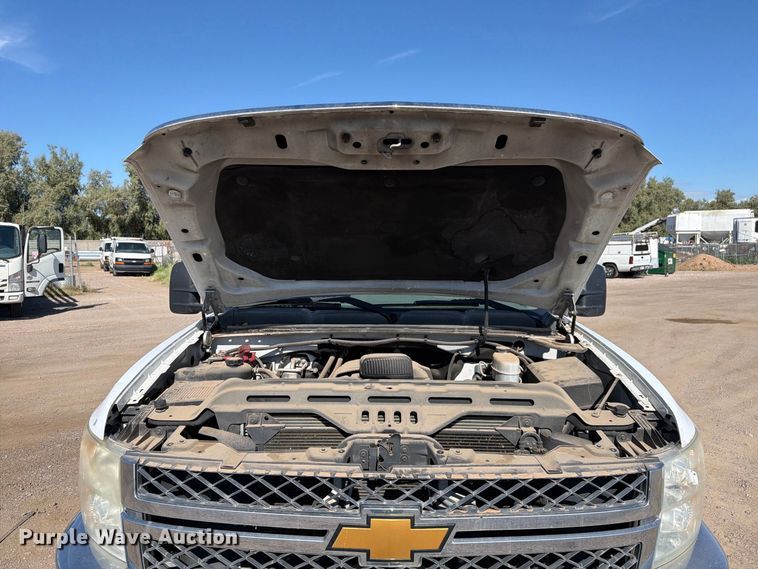 image for item EL2560 2013 Chevrolet Silverado 2500HD Ext. Cab utility bed pickup truck