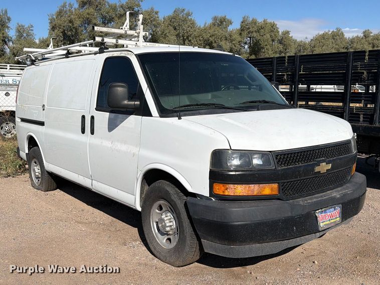 image for item EL2562 2020 Chevrolet Express 2500 van