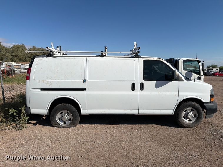 image for item EL2562 2020 Chevrolet Express 2500 van
