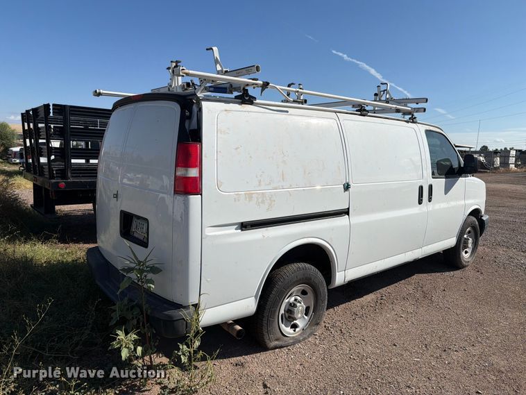 image for item EL2562 2020 Chevrolet Express 2500 van