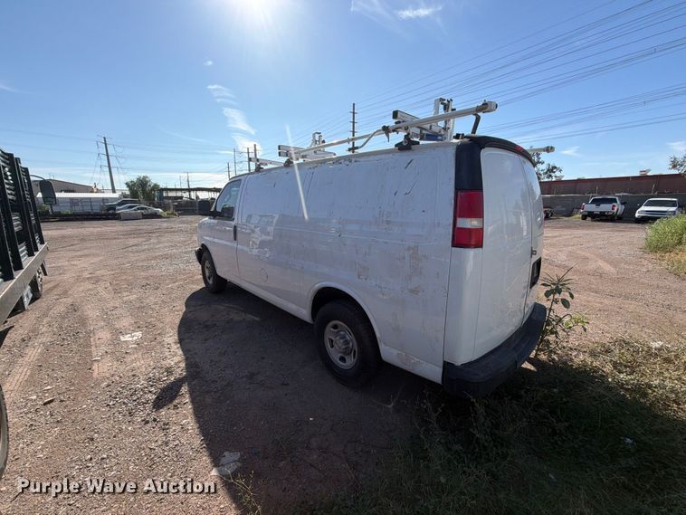 image for item EL2562 2020 Chevrolet Express 2500 van