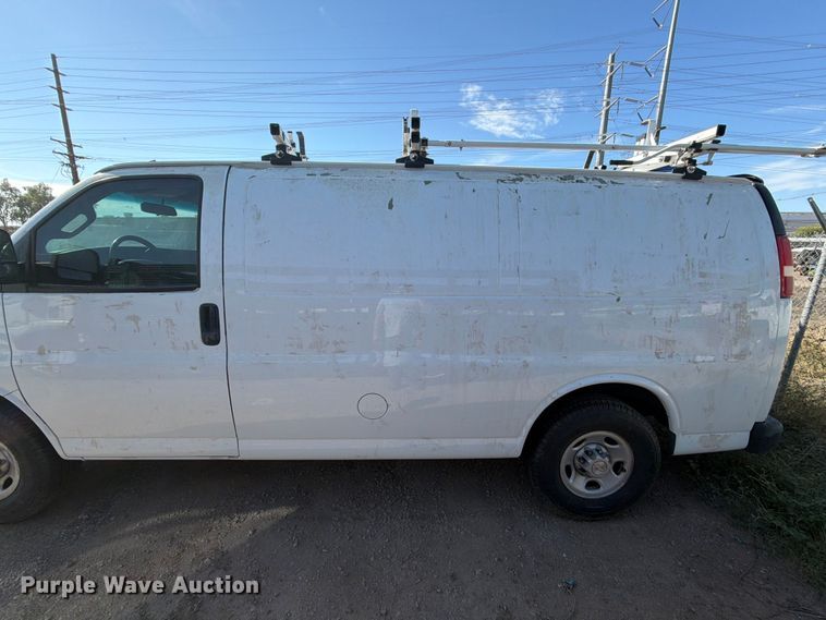 image for item EL2562 2020 Chevrolet Express 2500 van