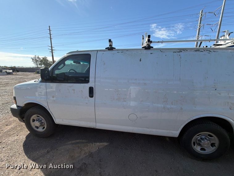 image for item EL2562 2020 Chevrolet Express 2500 van