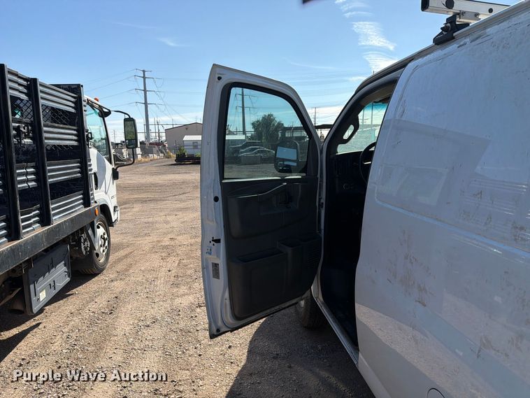 image for item EL2562 2020 Chevrolet Express 2500 van