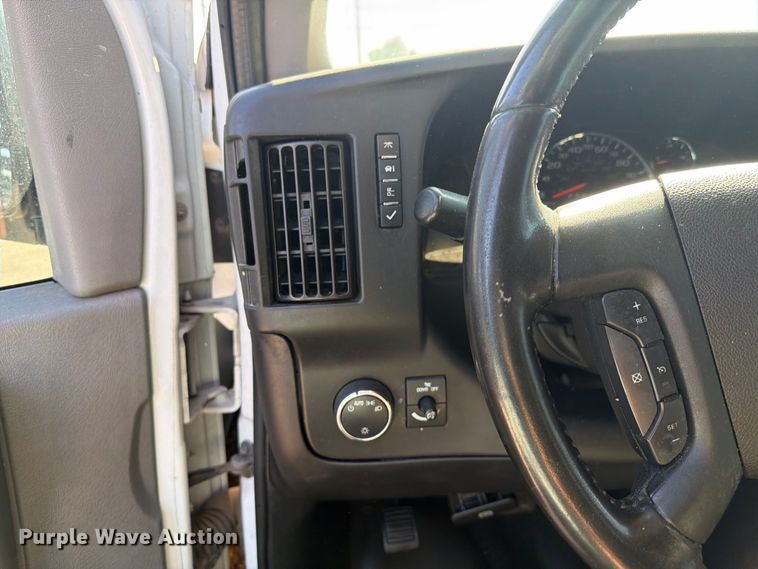 image for item EL2562 2020 Chevrolet Express 2500 van