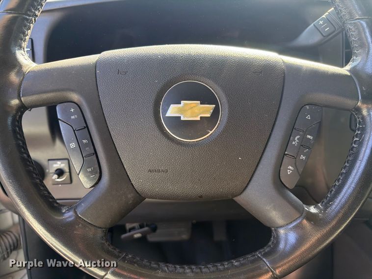 image for item EL2562 2020 Chevrolet Express 2500 van